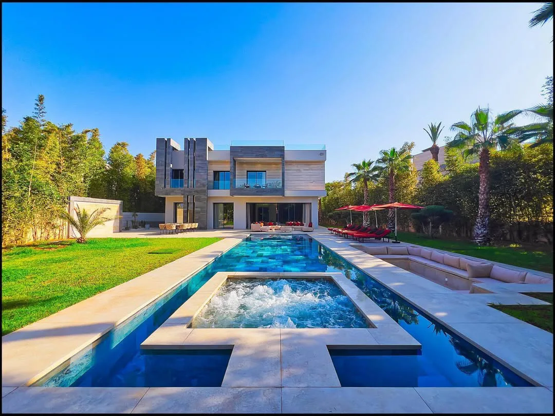 Villa de luxe 5 suites avec piscine et jacuzzi chauffés à Marrakech, gérée par Clé Prestige